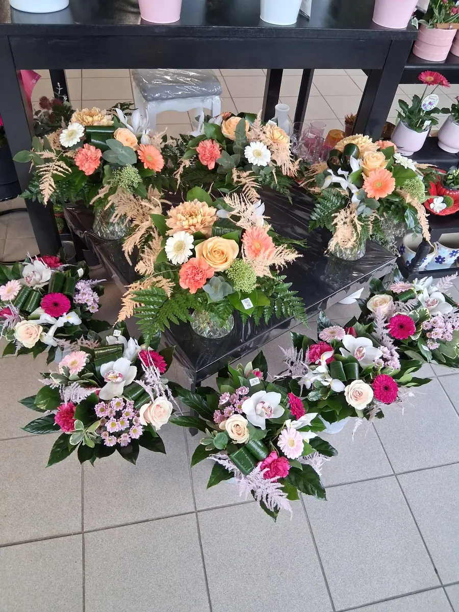 Bouquet et composition florale réalisée par MC Maison des Créations, fleuriste à Beuvrages