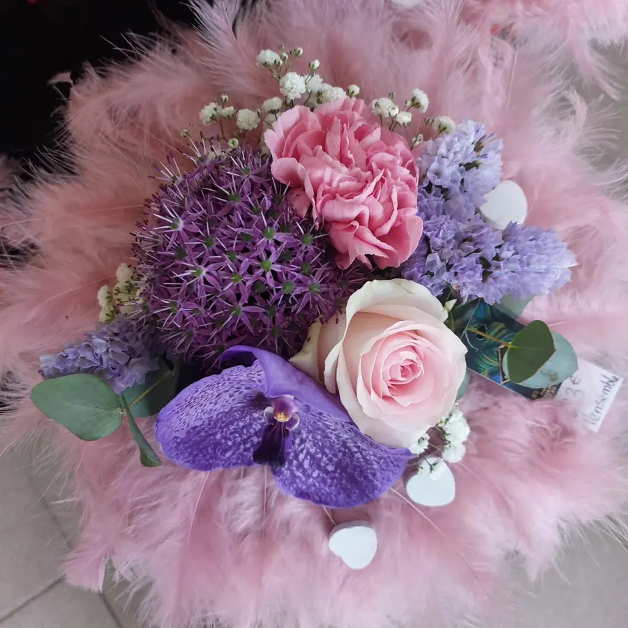 Bouquet et composition florale réalisée par MC Maison des Créations, fleuriste à Beuvrages