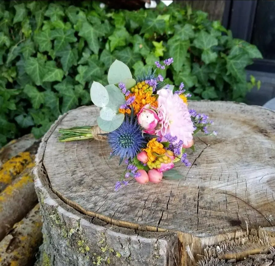 Bouquet et composition florale réalisée par MC Maison des Créations, fleuriste à Beuvrages