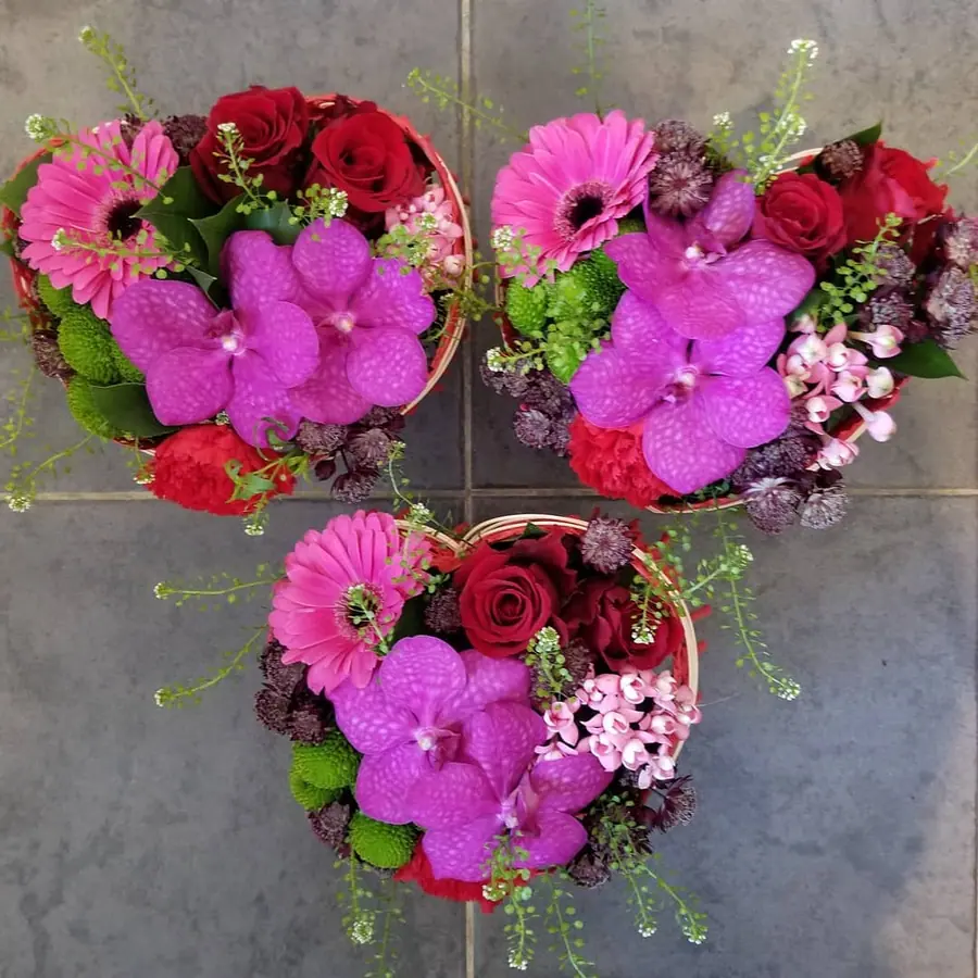Bouquet et composition florale réalisée par MC Maison des Créations, fleuriste à Beuvrages