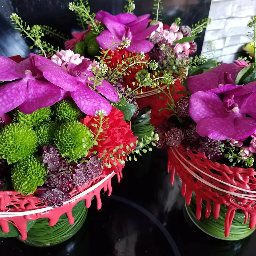 Bouquet et composition florale réalisée par MC Maison des Créations, fleuriste à Beuvrages