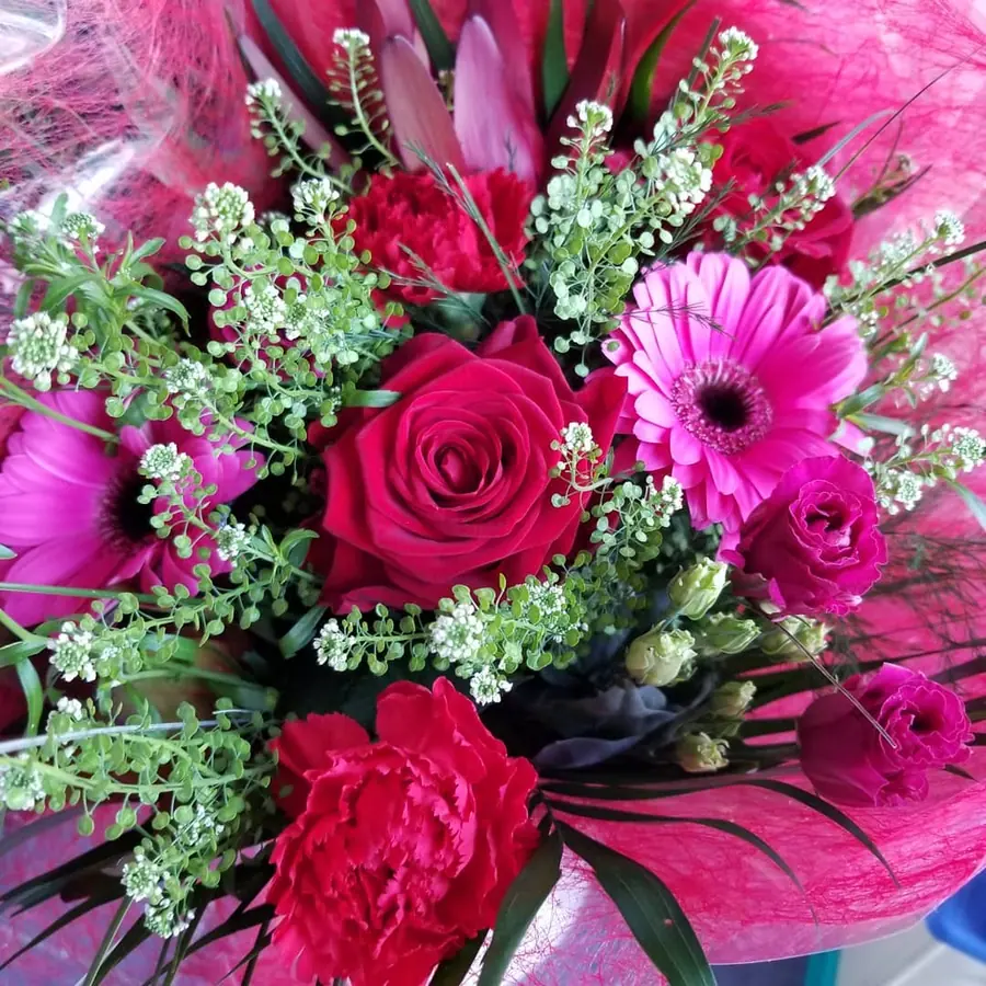 Bouquet et composition florale réalisée par MC Maison des Créations, fleuriste à Beuvrages