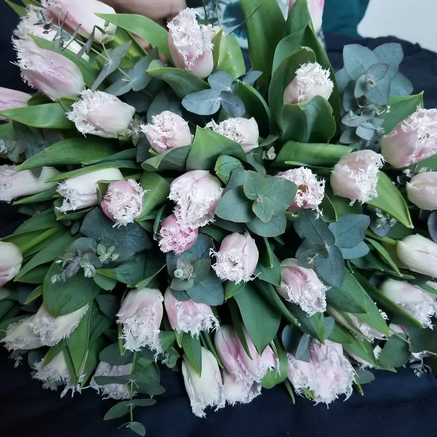 Bouquet et composition florale réalisée par MC Maison des Créations, fleuriste à Beuvrages