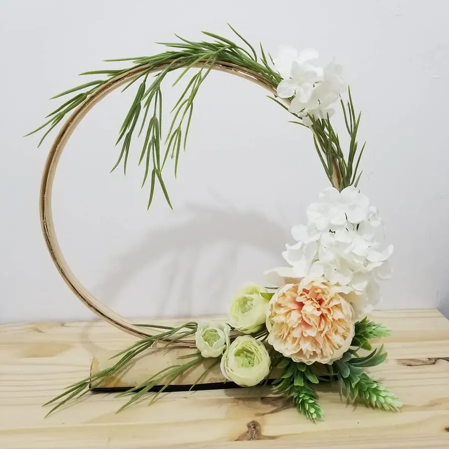 Bouquet et composition florale réalisée par MC Maison des Créations, fleuriste à Beuvrages