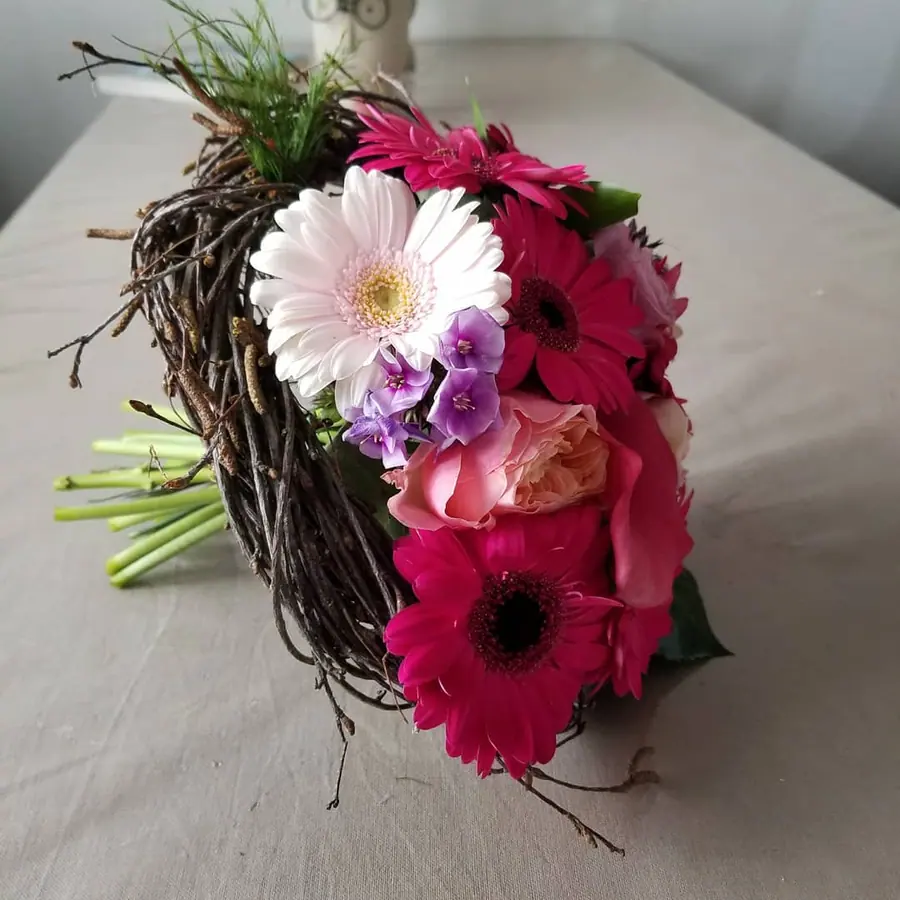 Bouquet et composition florale réalisée par MC Maison des Créations, fleuriste à Beuvrages