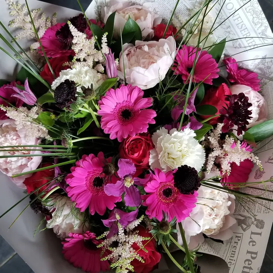Bouquet et composition florale réalisée par MC Maison des Créations, fleuriste à Beuvrages