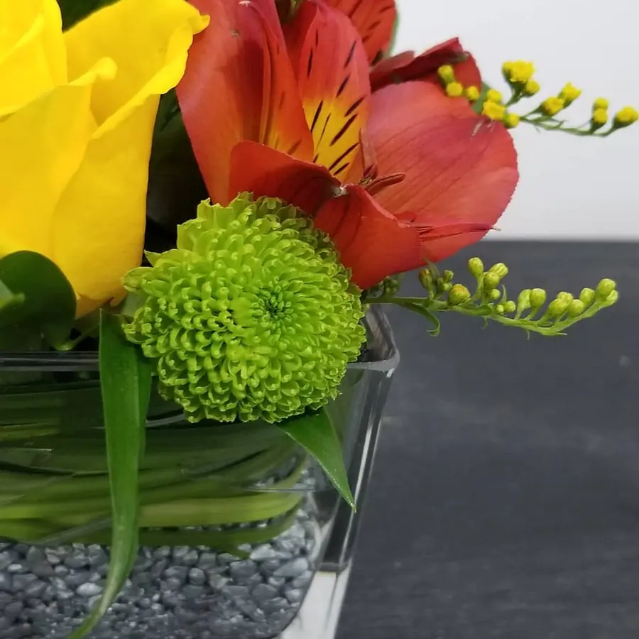 Bouquet et composition florale réalisée par MC Maison des Créations, fleuriste à Beuvrages