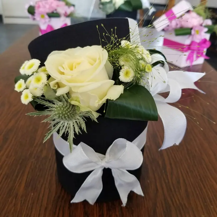 Bouquet et composition florale réalisée par MC Maison des Créations, fleuriste à Beuvrages