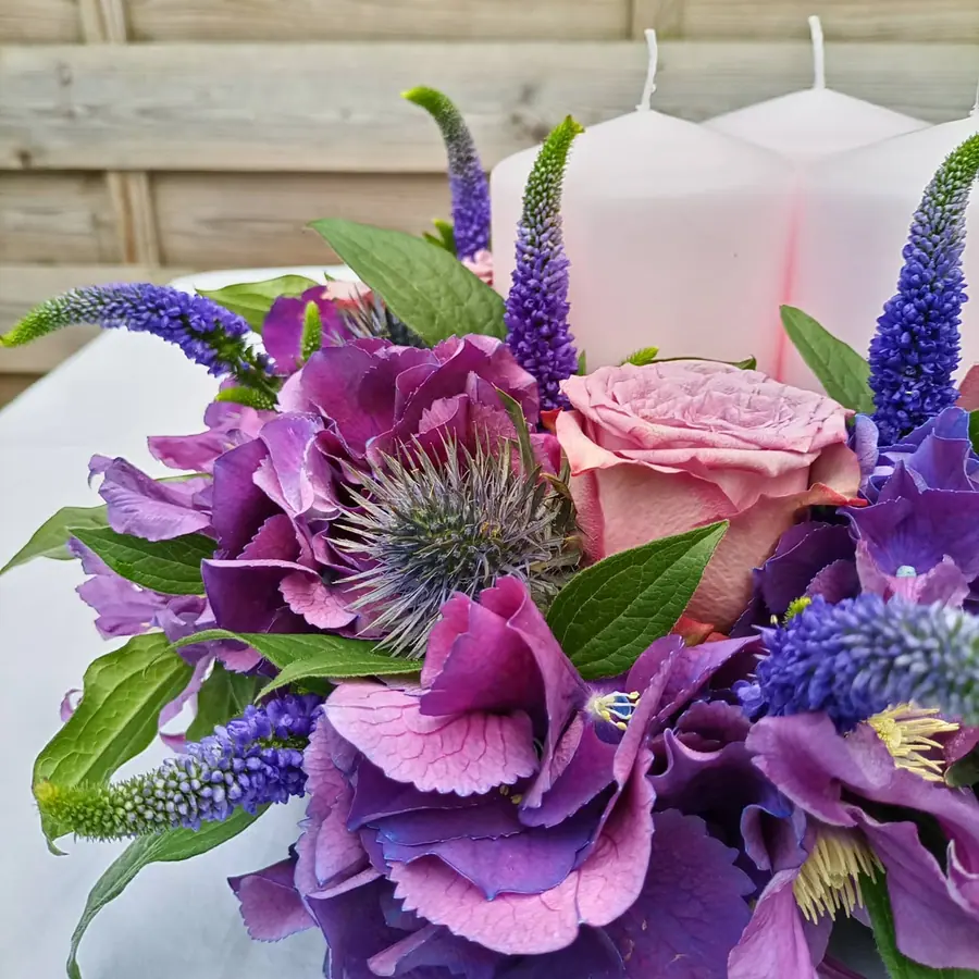Bouquet et composition florale réalisée par MC Maison des Créations, fleuriste à Beuvrages