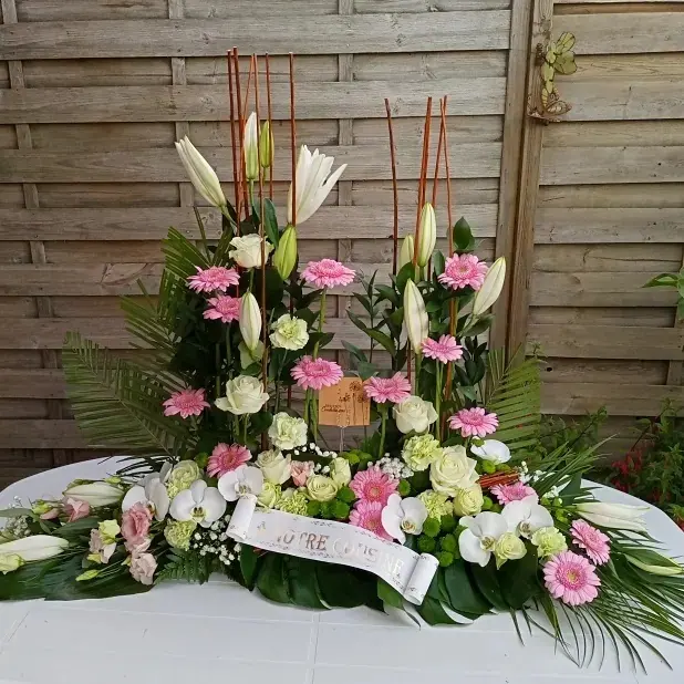 Bouquet et composition florale réalisée par MC Maison des Créations, fleuriste à Beuvrages
