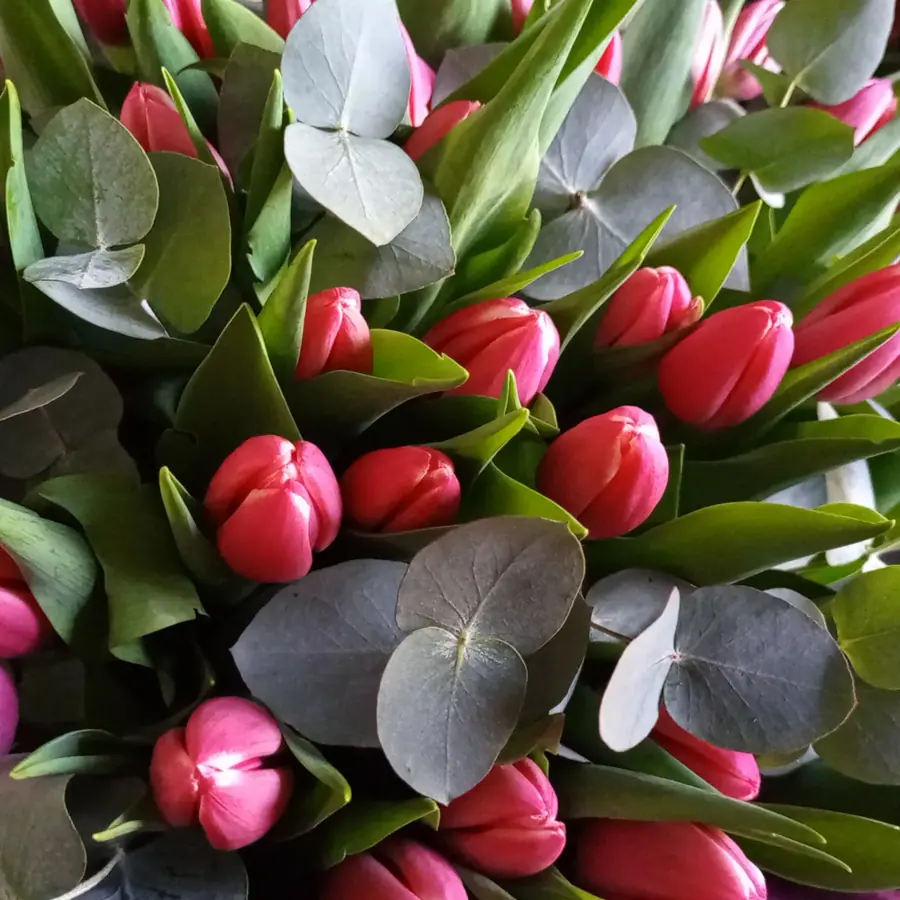 Bouquet et composition florale réalisée par MC Maison des Créations, fleuriste à Beuvrages