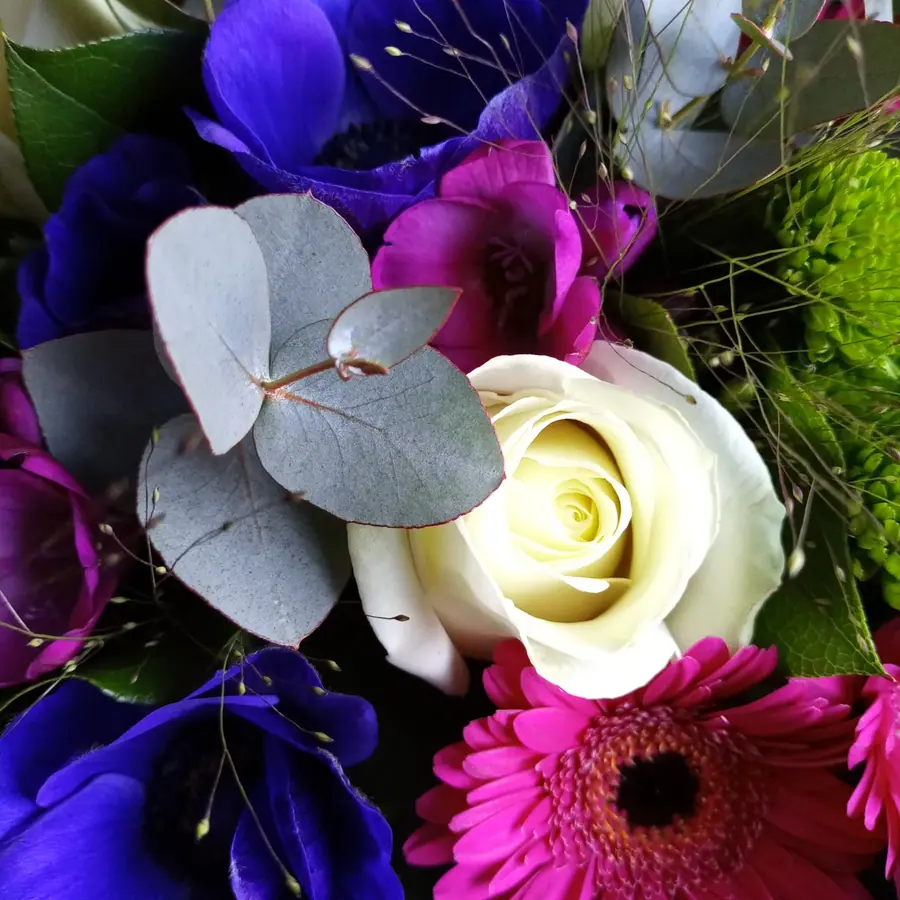 Bouquet et composition florale réalisée par MC Maison des Créations, fleuriste à Beuvrages