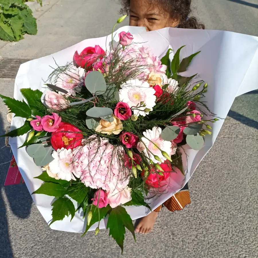 Bouquet et composition florale réalisée par MC Maison des Créations, fleuriste à Beuvrages