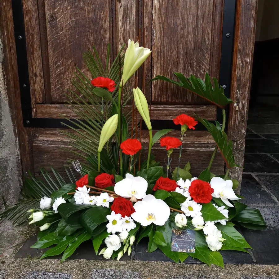 Bouquet et composition florale réalisée par MC Maison des Créations, fleuriste à Beuvrages