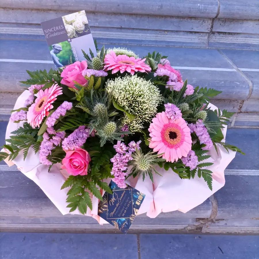 Bouquet et composition florale réalisée par MC Maison des Créations, fleuriste à Beuvrages