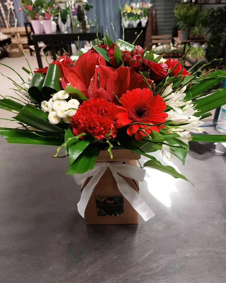 Bouquet et composition florale réalisée par MC Maison des Créations, fleuriste à Beuvrages