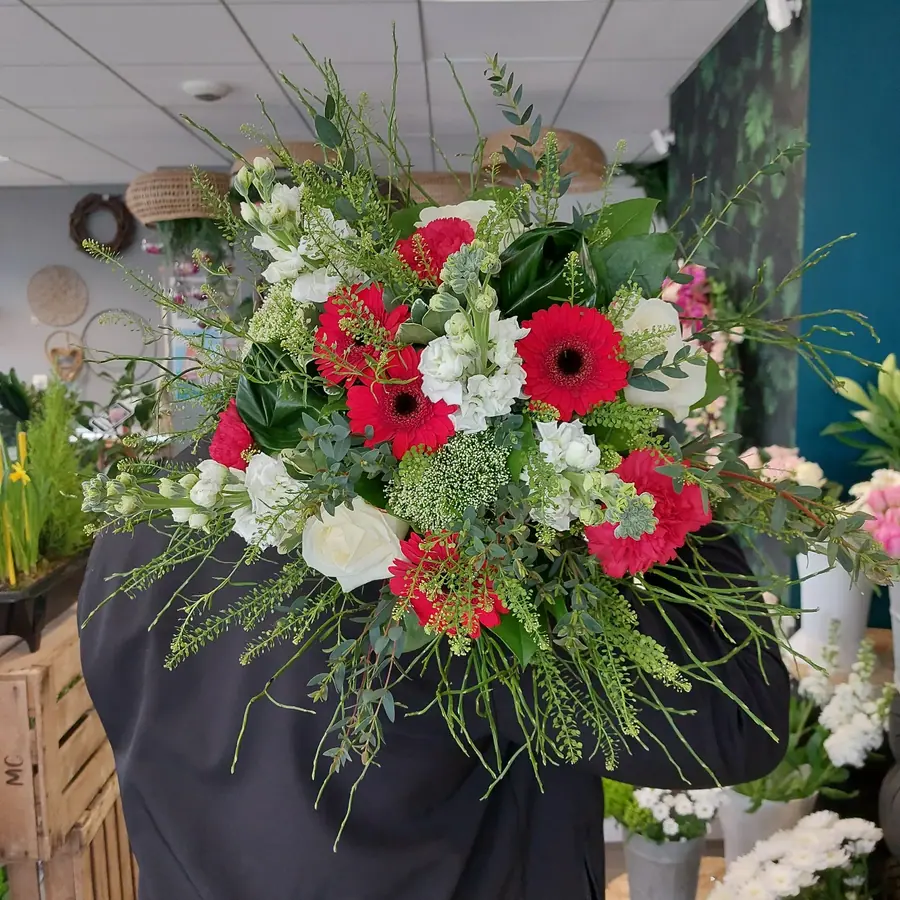 Bouquet et composition florale réalisée par MC Maison des Créations, fleuriste à Beuvrages