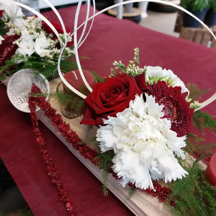 Bouquet et composition florale réalisée par MC Maison des Créations, fleuriste à Beuvrages