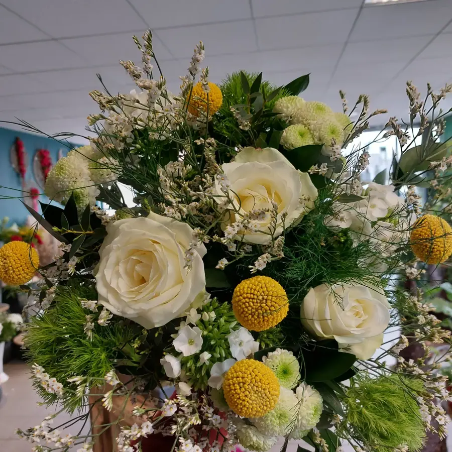 Bouquet et composition florale réalisée par MC Maison des Créations, fleuriste à Beuvrages