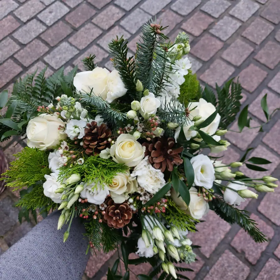 Bouquet et composition florale réalisée par MC Maison des Créations, fleuriste à Beuvrages