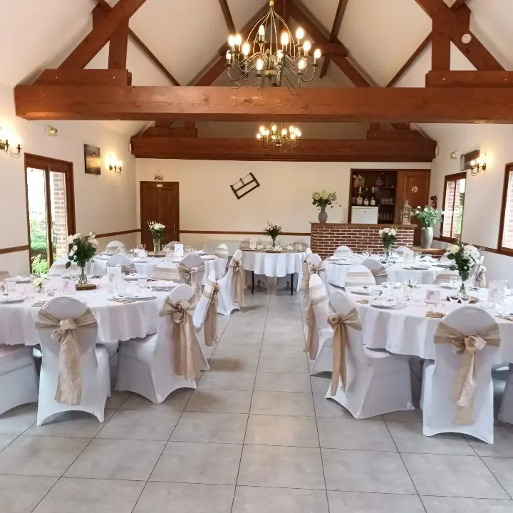 Décoration florale d’événement réalisée par MC Maison des Créations, fleuriste à Beuvrages
