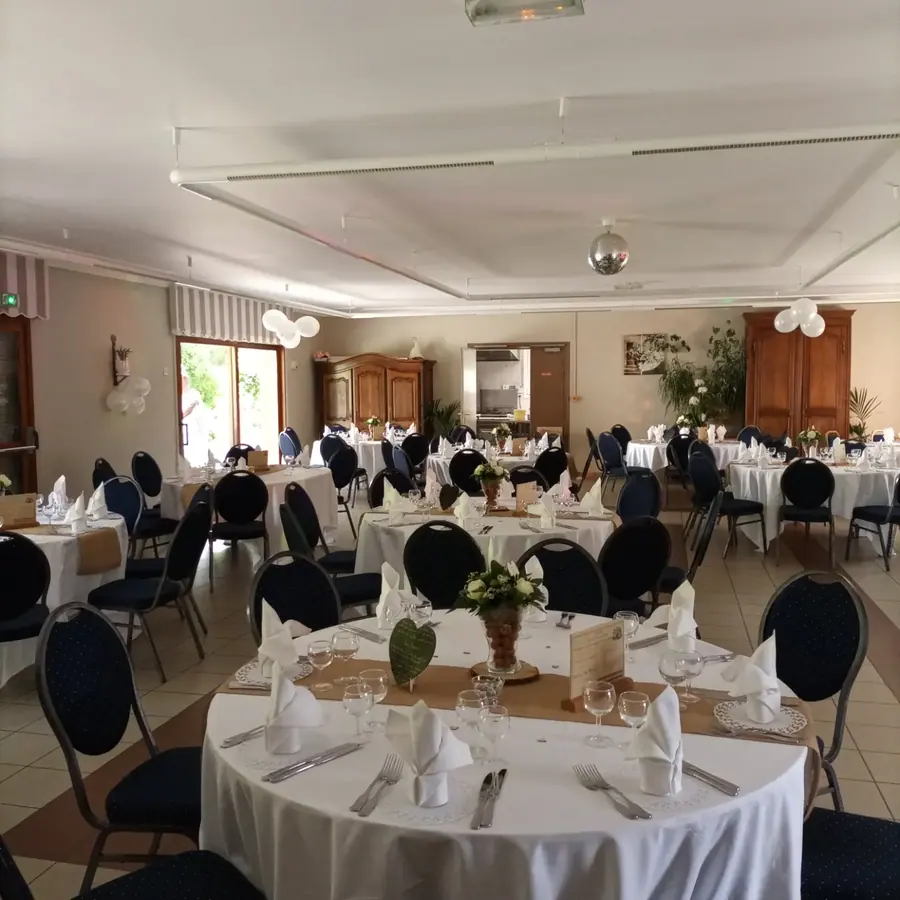 Décoration florale d’événement réalisée par MC Maison des Créations, fleuriste à Beuvrages