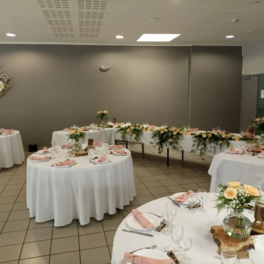 Décoration florale d’événement réalisée par MC Maison des Créations, fleuriste à Beuvrages