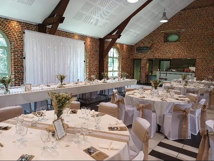 Décoration florale d’événement réalisée par MC Maison des Créations, fleuriste à Beuvrages