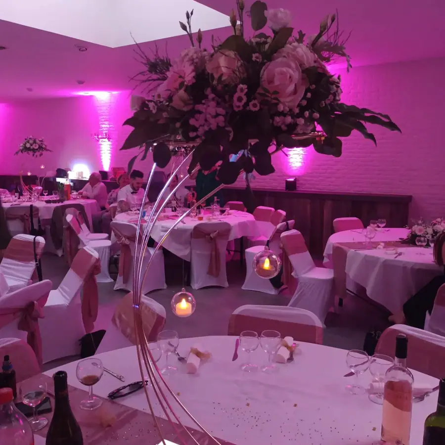 Décoration florale d’événement réalisée par MC Maison des Créations, fleuriste à Beuvrages
