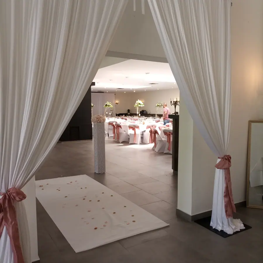 Décoration florale d’événement réalisée par MC Maison des Créations, fleuriste à Beuvrages