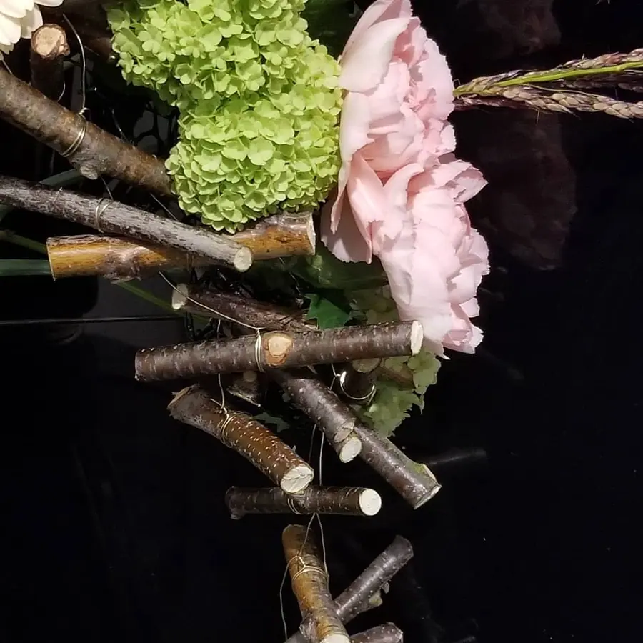 Gros plan de fleurs fraîches réalisée par MC Maison des Créations, fleuriste à Beuvrages