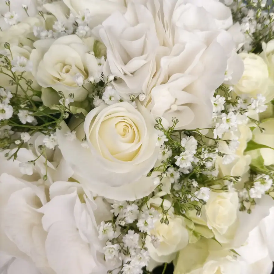 Gros plan de fleurs fraîches réalisée par MC Maison des Créations, fleuriste à Beuvrages