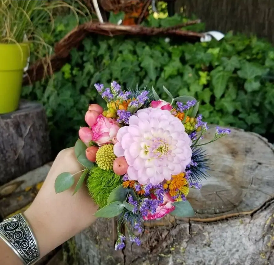Décoration florale de mariage réalisée par MC Maison des Créations, fleuriste à Beuvrages