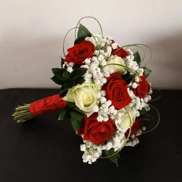 Décoration florale de mariage réalisée par MC Maison des Créations, fleuriste à Beuvrages