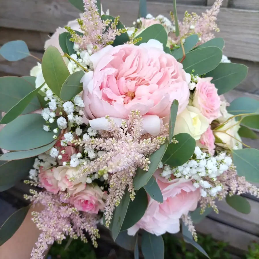 Décoration florale de mariage réalisée par MC Maison des Créations, fleuriste à Beuvrages