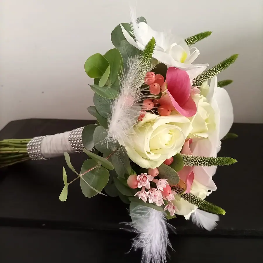 Décoration florale de mariage réalisée par MC Maison des Créations, fleuriste à Beuvrages