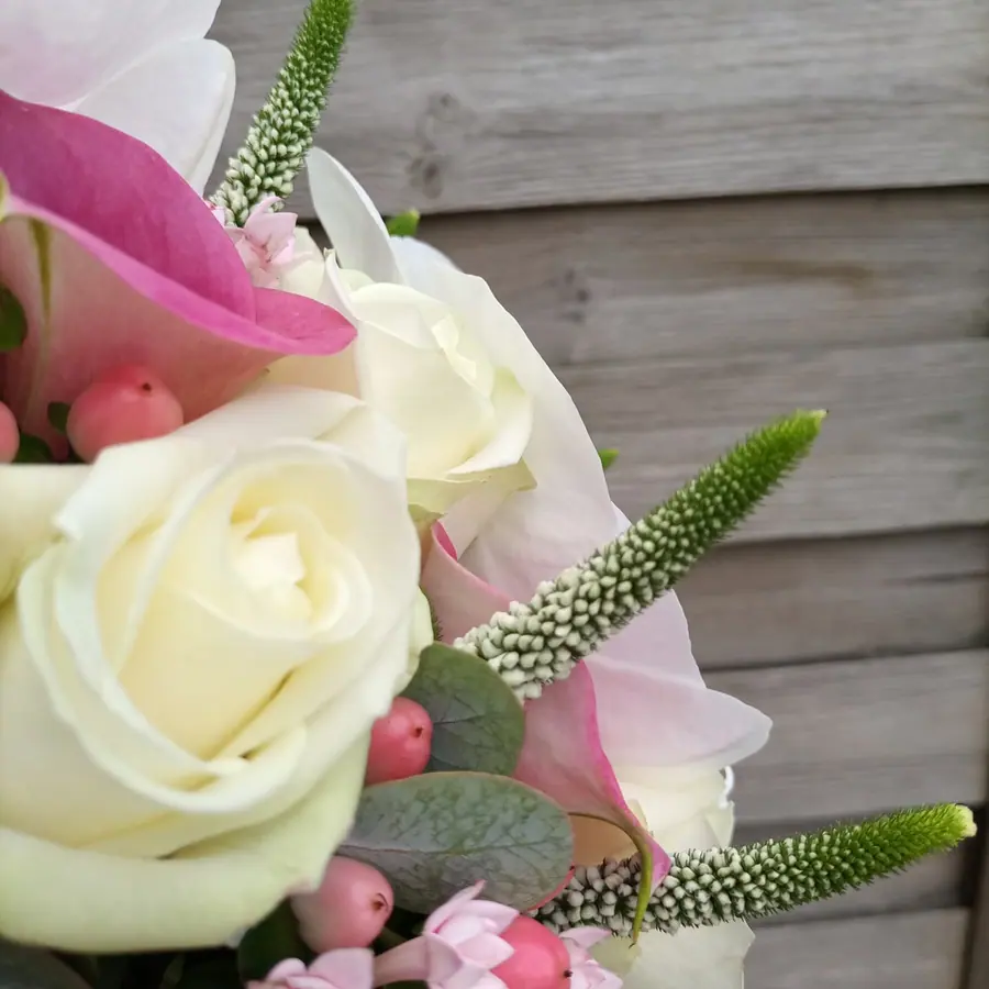Décoration florale de mariage réalisée par MC Maison des Créations, fleuriste à Beuvrages