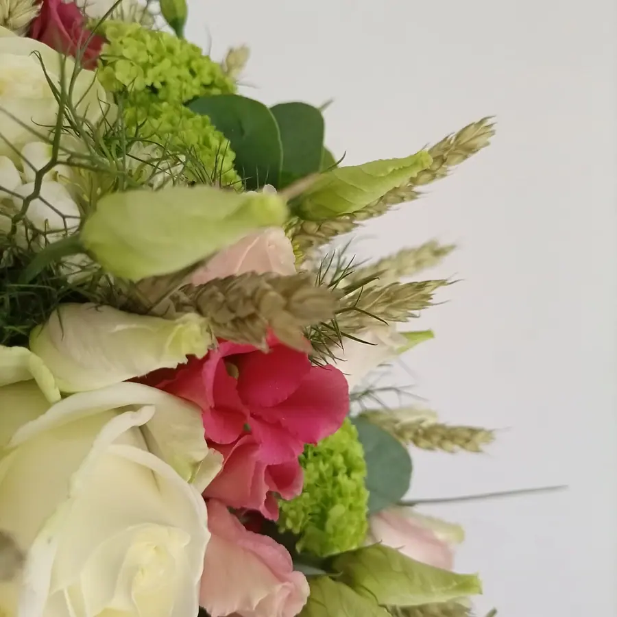 Décoration florale de mariage réalisée par MC Maison des Créations, fleuriste à Beuvrages