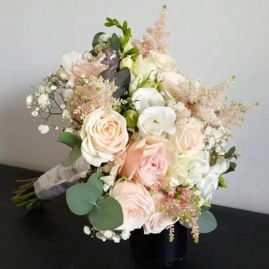 Décoration florale de mariage réalisée par MC Maison des Créations, fleuriste à Beuvrages