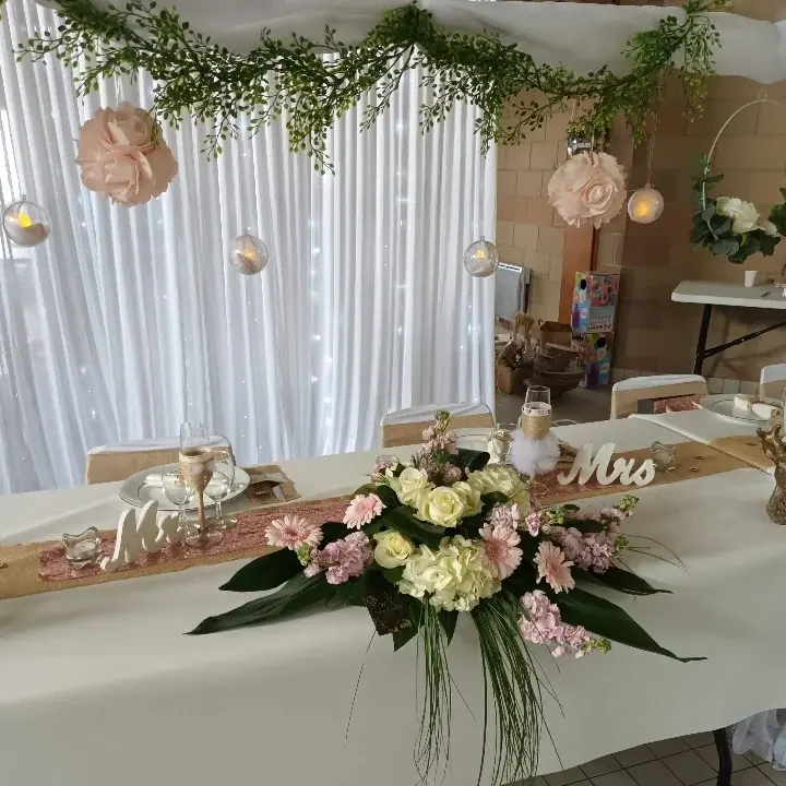 Décoration florale de mariage réalisée par MC Maison des Créations, fleuriste à Beuvrages