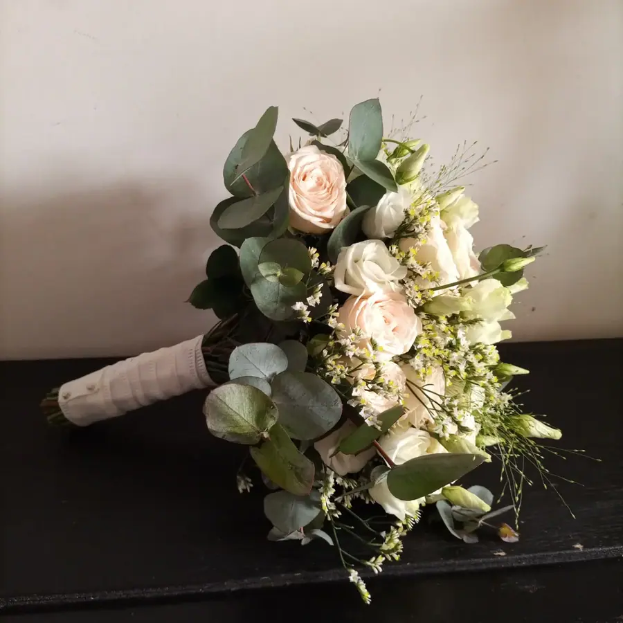Décoration florale de mariage réalisée par MC Maison des Créations, fleuriste à Beuvrages