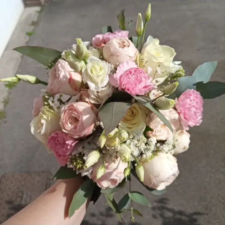 Décoration florale de mariage réalisée par MC Maison des Créations, fleuriste à Beuvrages