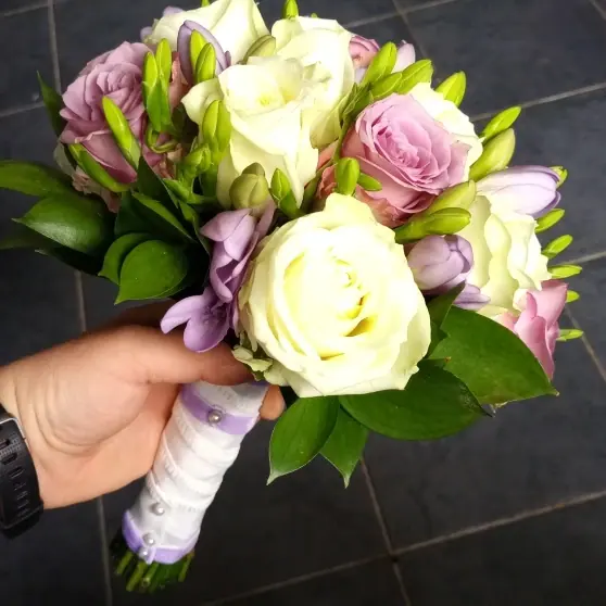 Décoration florale de mariage réalisée par MC Maison des Créations, fleuriste à Beuvrages
