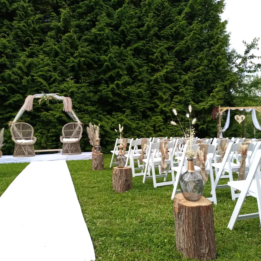 Décoration florale de mariage réalisée par MC Maison des Créations, fleuriste à Beuvrages