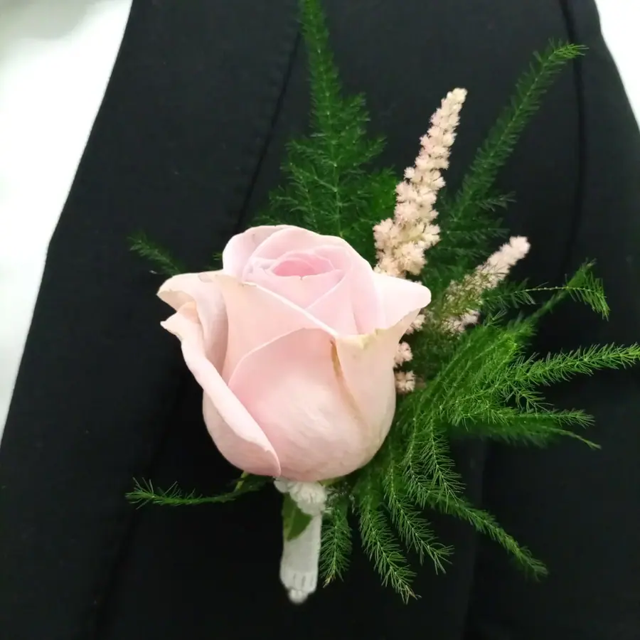 Décoration florale de mariage réalisée par MC Maison des Créations, fleuriste à Beuvrages