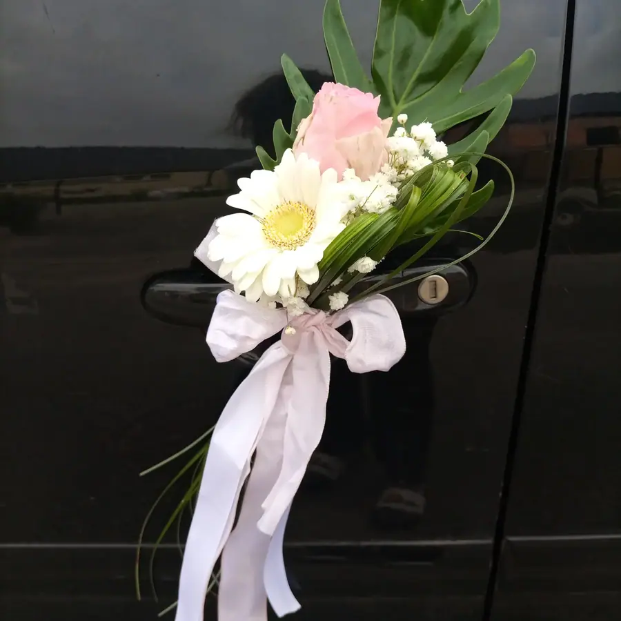 Décoration florale de mariage réalisée par MC Maison des Créations, fleuriste à Beuvrages