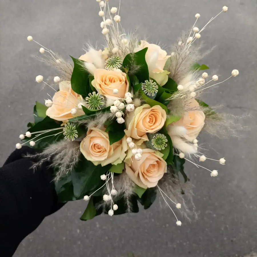 Décoration florale de mariage réalisée par MC Maison des Créations, fleuriste à Beuvrages