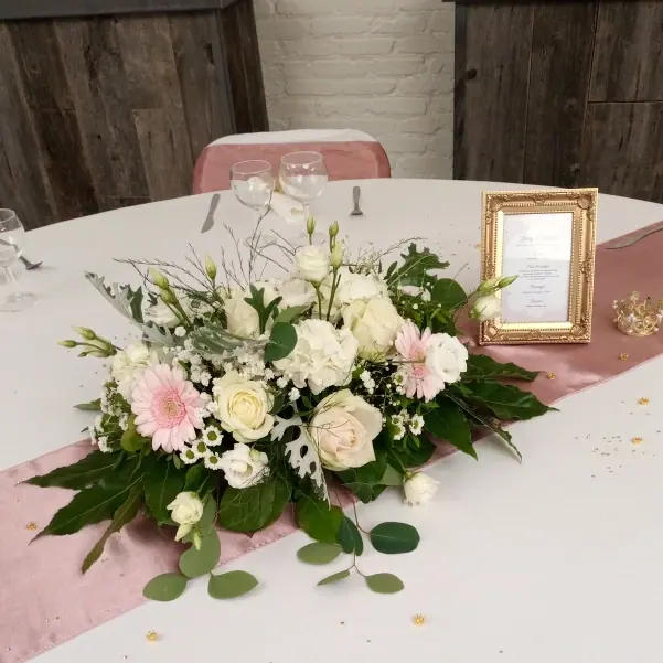 Décoration florale de mariage réalisée par MC Maison des Créations, fleuriste à Beuvrages