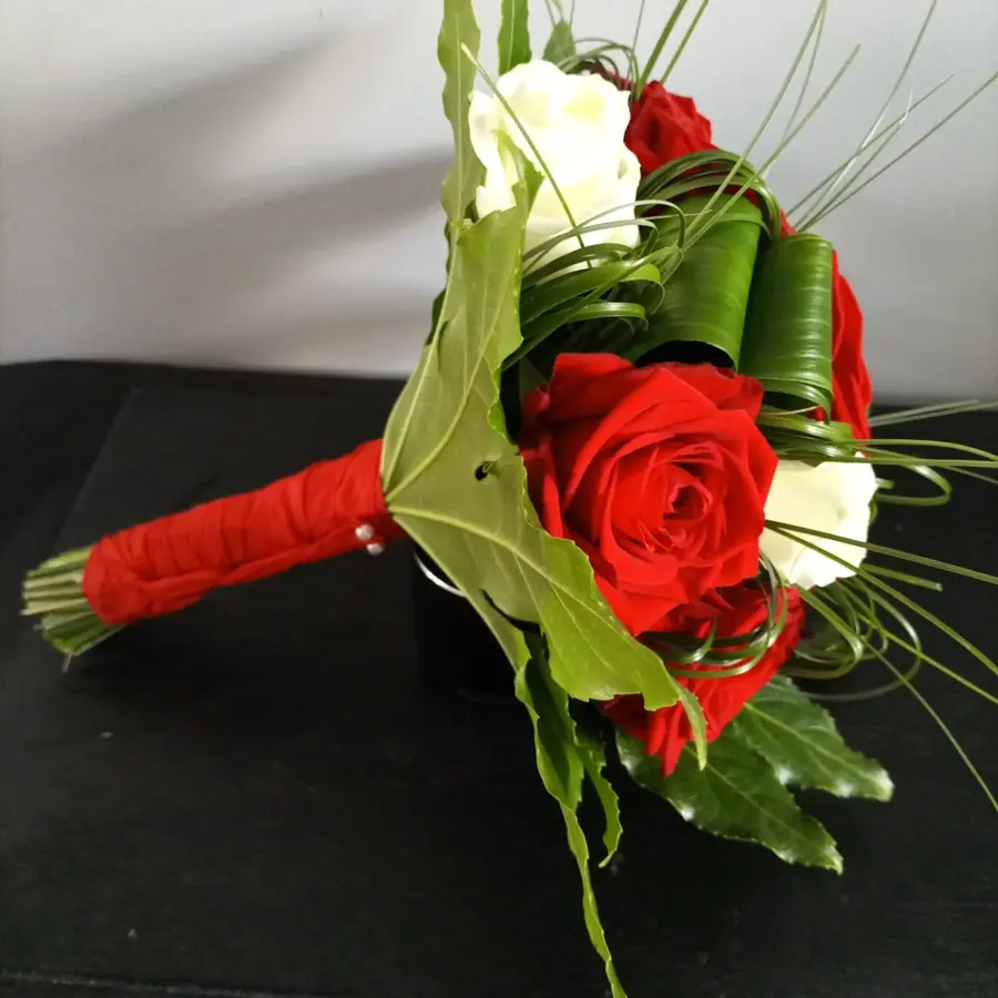 Décoration florale de mariage réalisée par MC Maison des Créations, fleuriste à Beuvrages