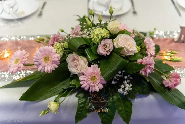 Décoration florale de mariage réalisée par MC Maison des Créations, fleuriste à Beuvrages